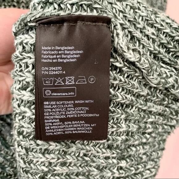 H&M Basics Sweater Pine Green and White Marled Crew Neck - Size Small 🌲 ✨ 🌲 - Picture 9 of 9